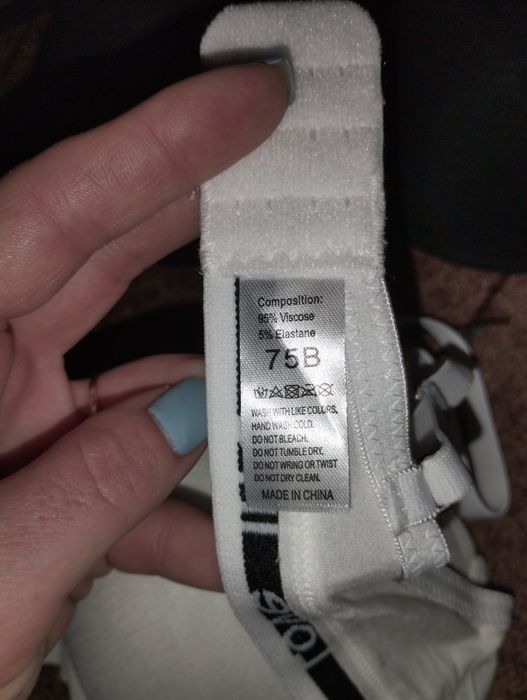 Бюстгальтер жіночий