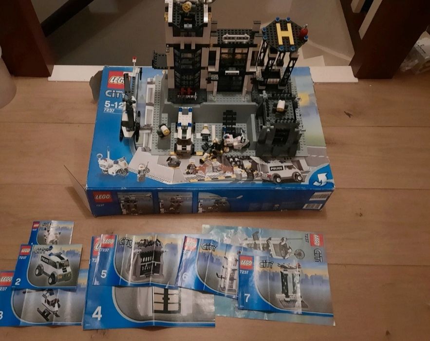 LEGO 7237 - Police Station