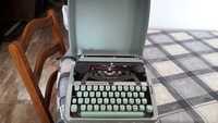 máquina de escrever antiga, em bom estado