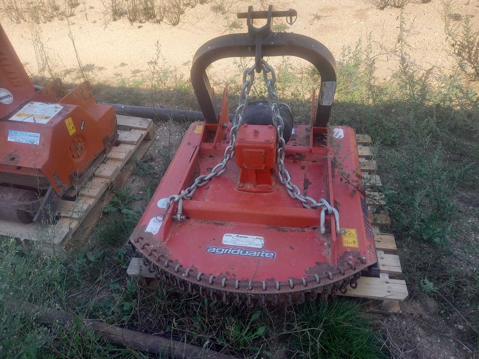 Trator 25cv NEW HOLLAND BOOMER 25 + 5 Alfaias Agrícolas
