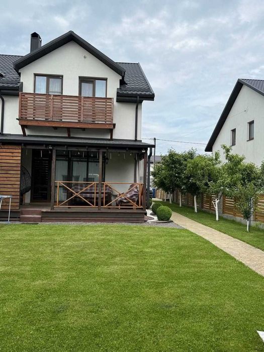 р Новий двоповерховий котедж з каміном, терасою та банею