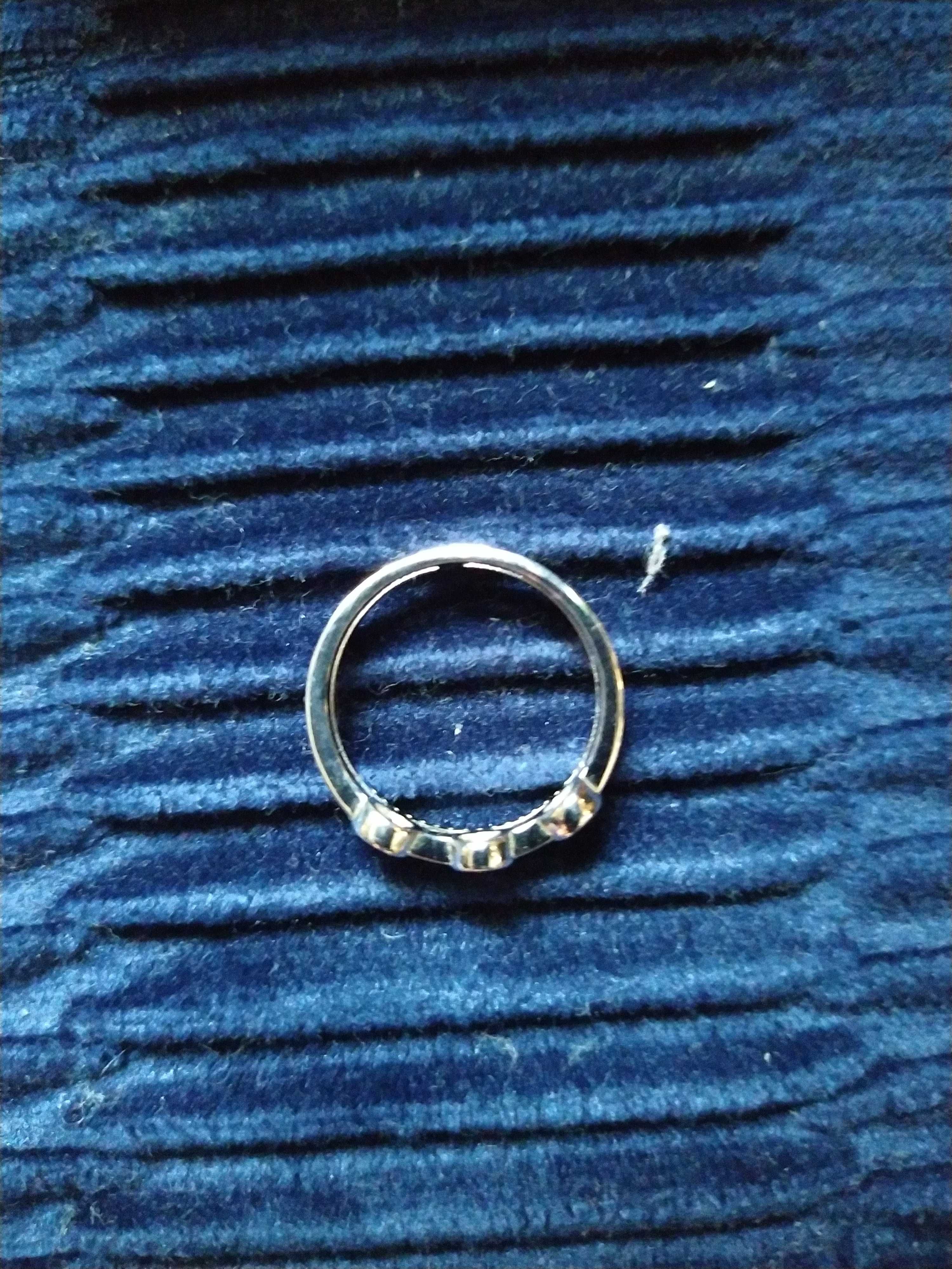 Ciekawy, podwójny srebrny pierścionek 925, rozmiar 14.