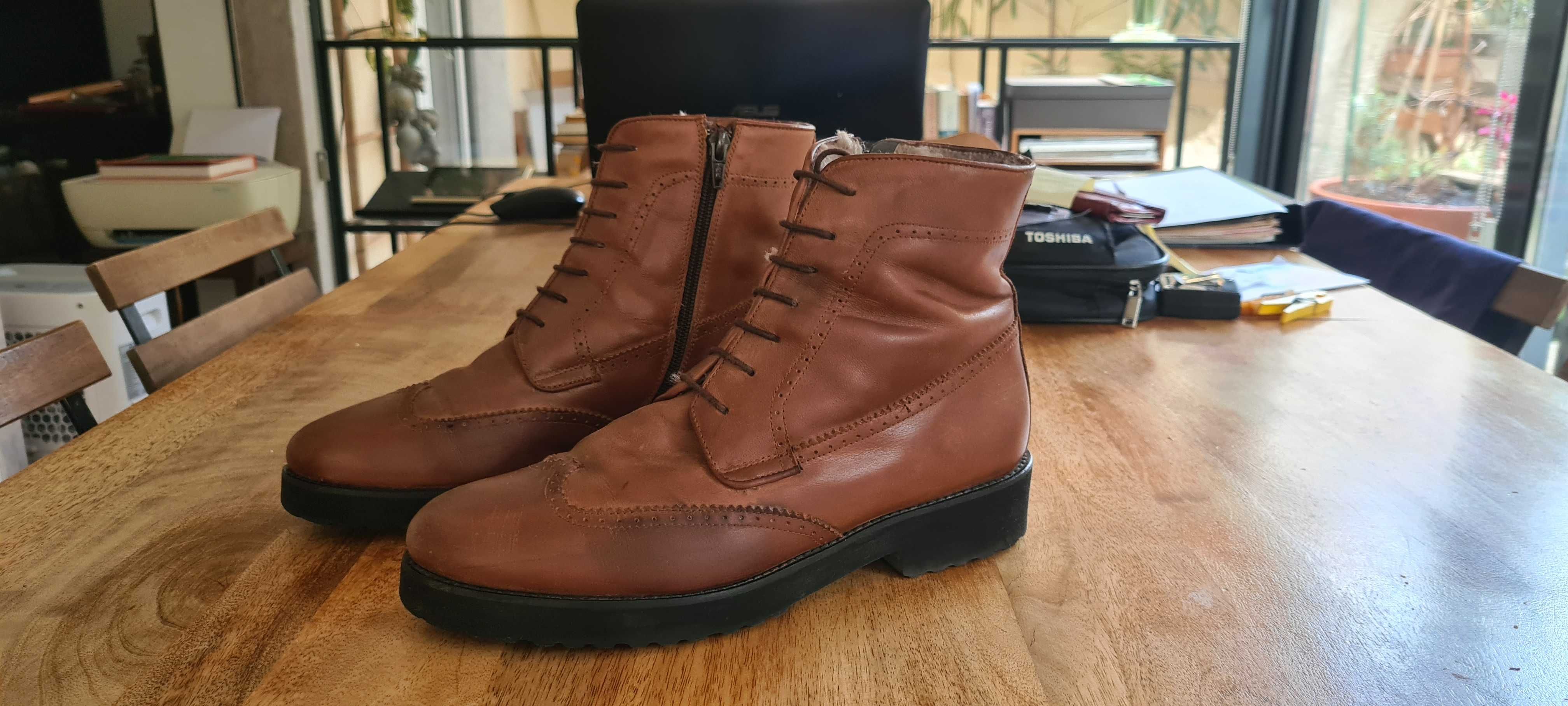 Botas de senhora em pele da Scarpin forradas tamnho 40