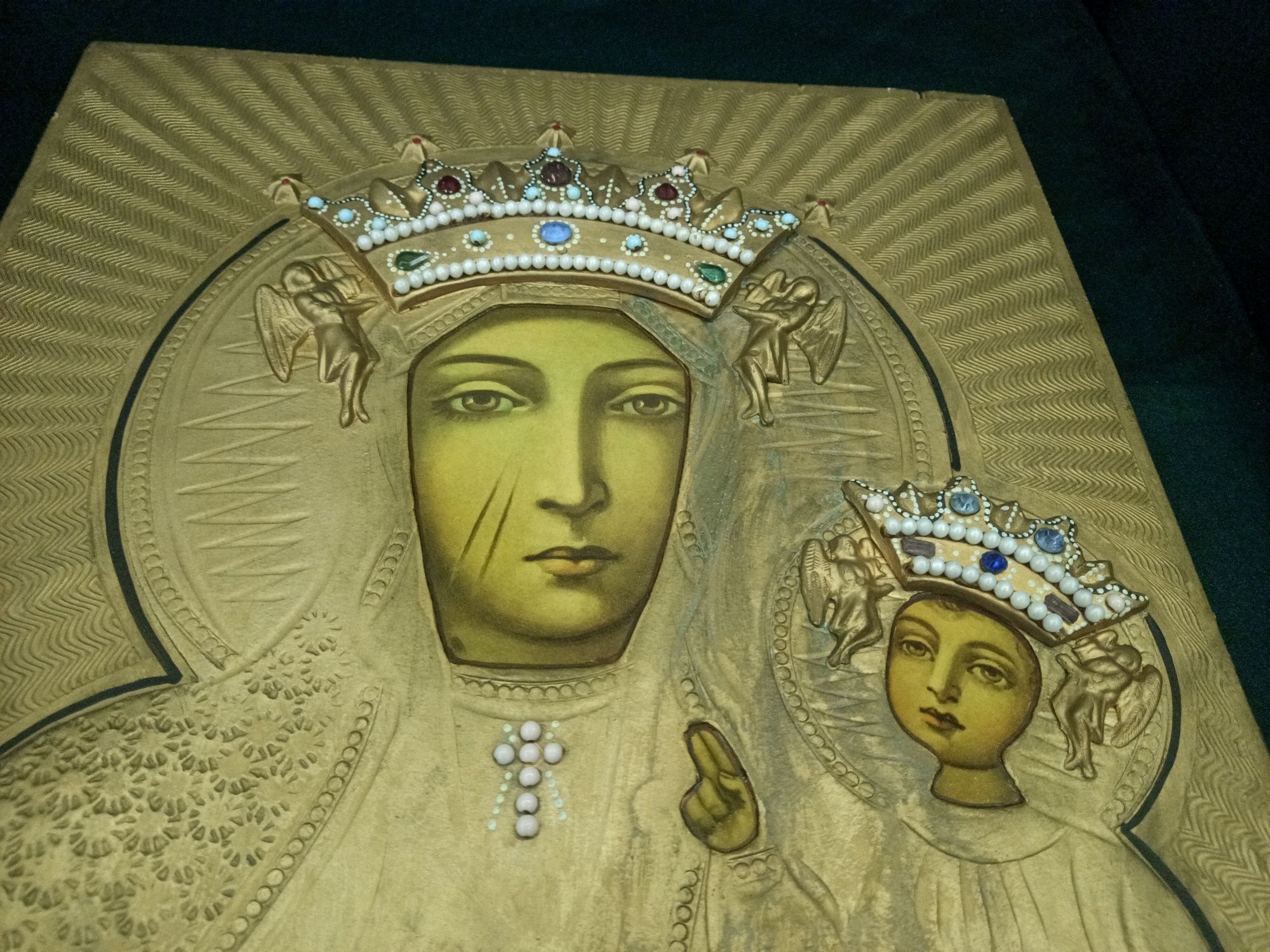 Ręcznie zdobiony obraz Matki Boskiej Częstochowskiej