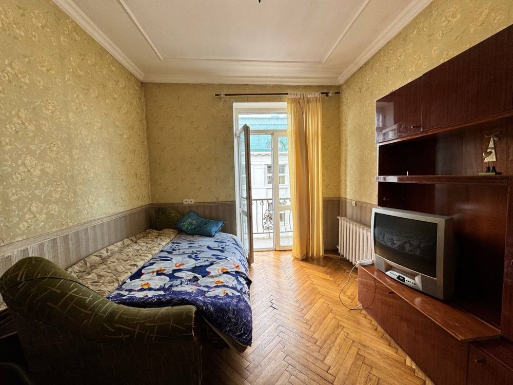 Центр міста! Продаж 2кім квартири, Гнатюка (просп. Свободи) 53 м2