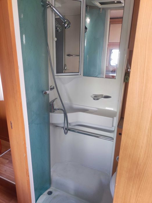 Autocaravana Perfilada Challenger Genesis 42 CAMA CENTRAL