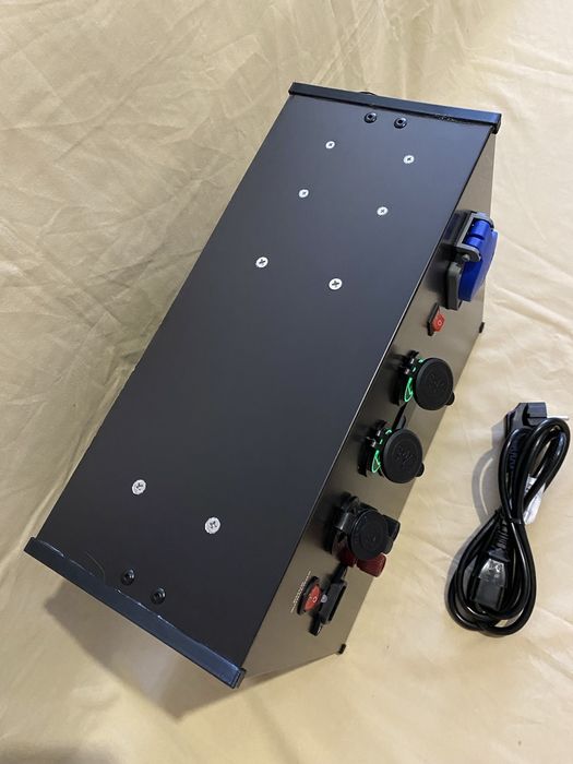 Пыле-Влагозащещенная Зарядная станция 372.000 мА*ч/ 1320 Вт*ч Джерело