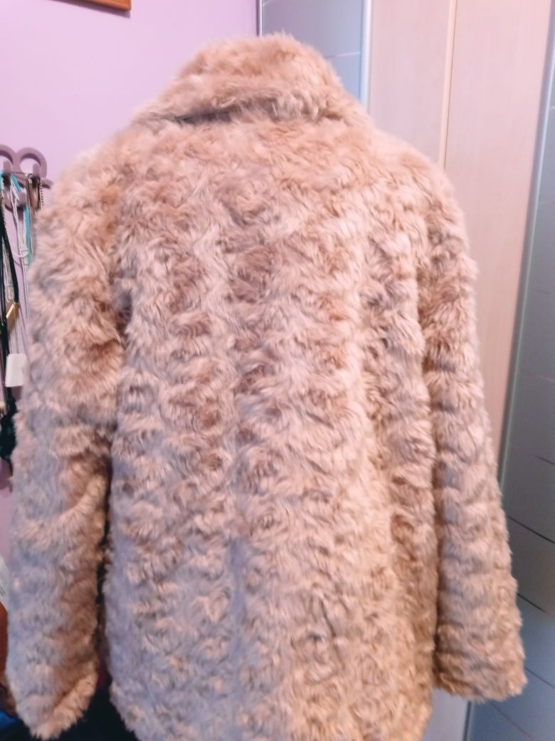 Futro sztuczne roz karbowany wzor 38 primark