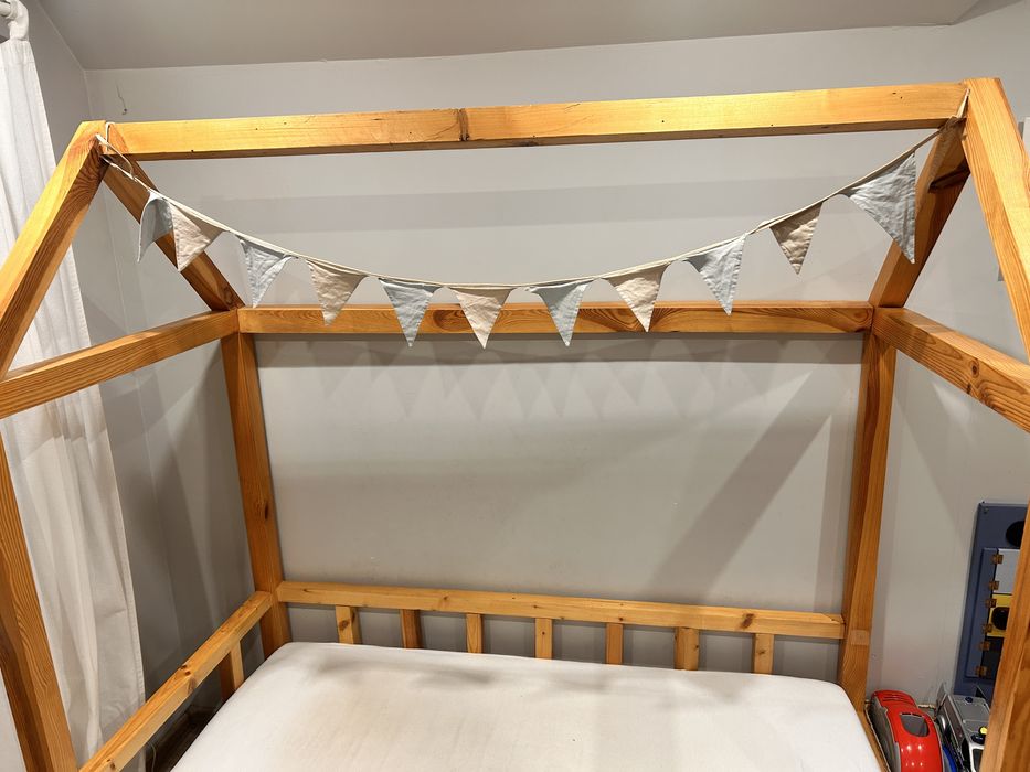 Łóżko drewniane domek plus materac