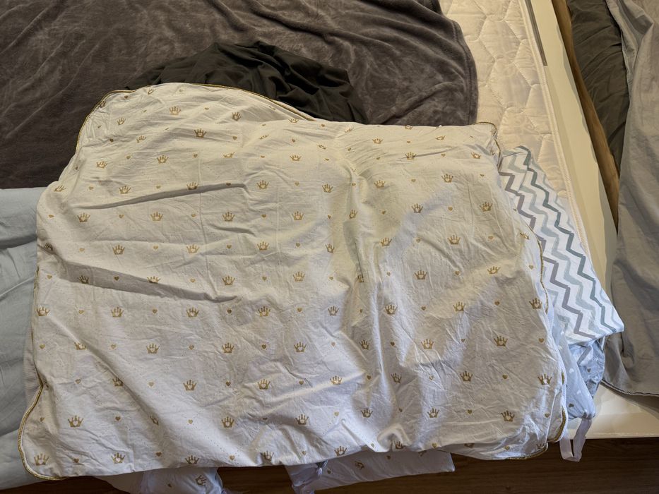 Постільна білизна дитяча, ковдра, подушки в ліжечко