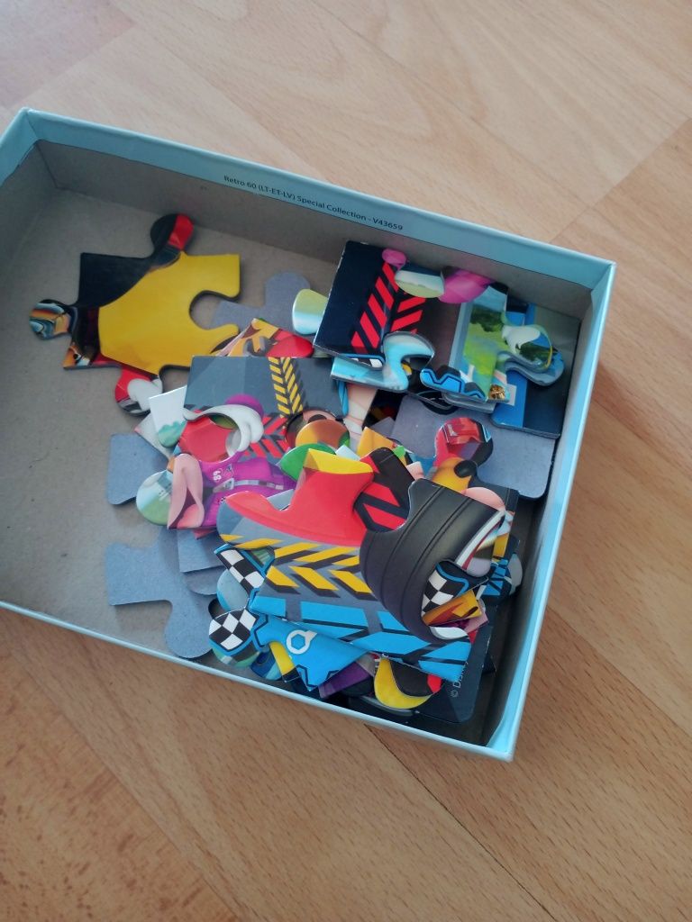 Puzzle clementoni Myszka Miki 
30 elementów
Obrazek cm 33,5 x 23,5
Nor