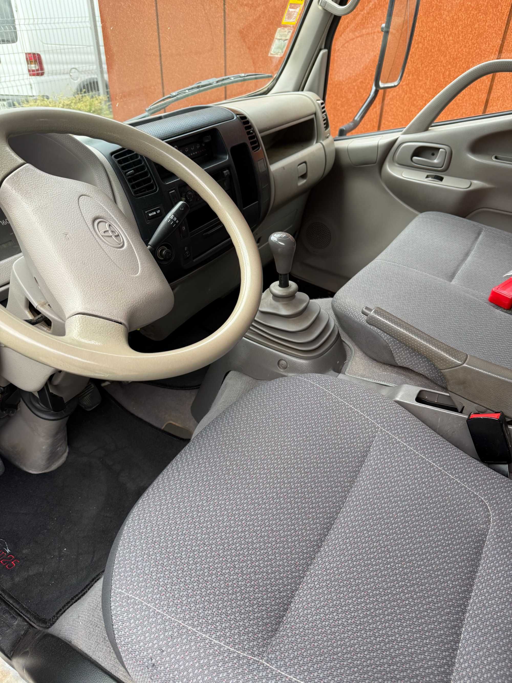 Carrinha Toyota dyna cabine dupla