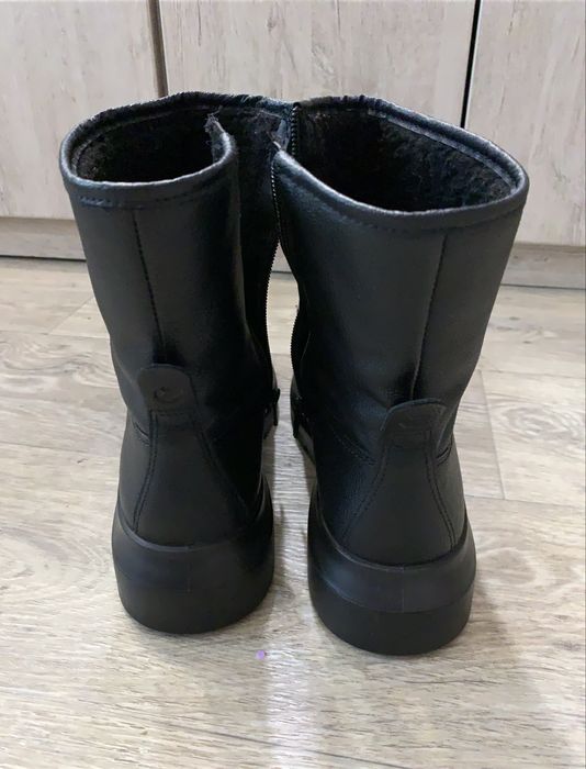 Зимові шеіряні черевики ecco  39 розміру