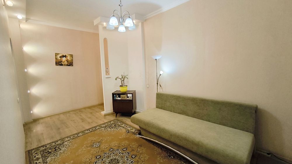 Продам 2-кімнатну квартиру у центральній частині міста!