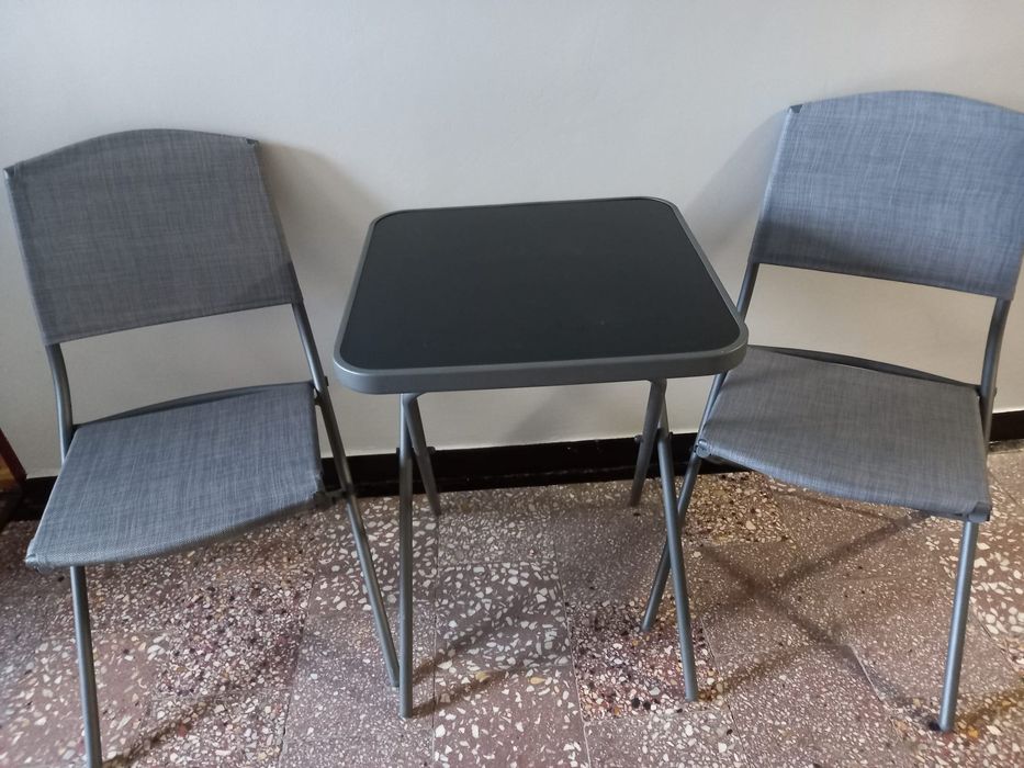 Zestaw stolik i krzesła na balkon