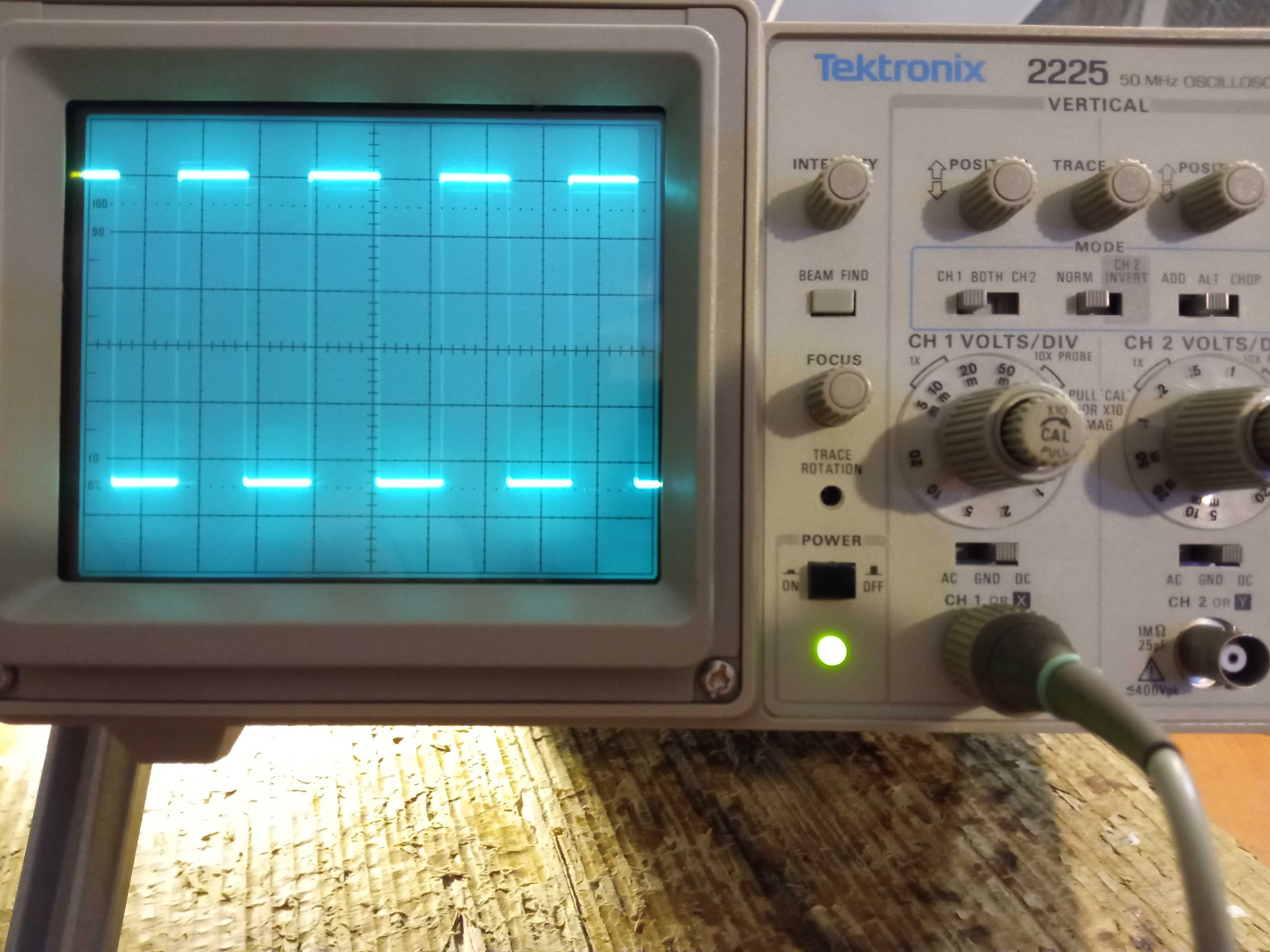 Осциллограф Tektronix 2225 (50МГц), 2 канала.