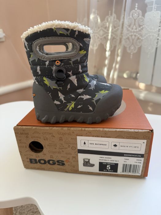 Фірмові сапоги Bogs B-Moc Sharks