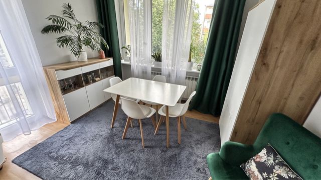 Stół i 4 krzesła w stylu skandynawskim - klimatyczne