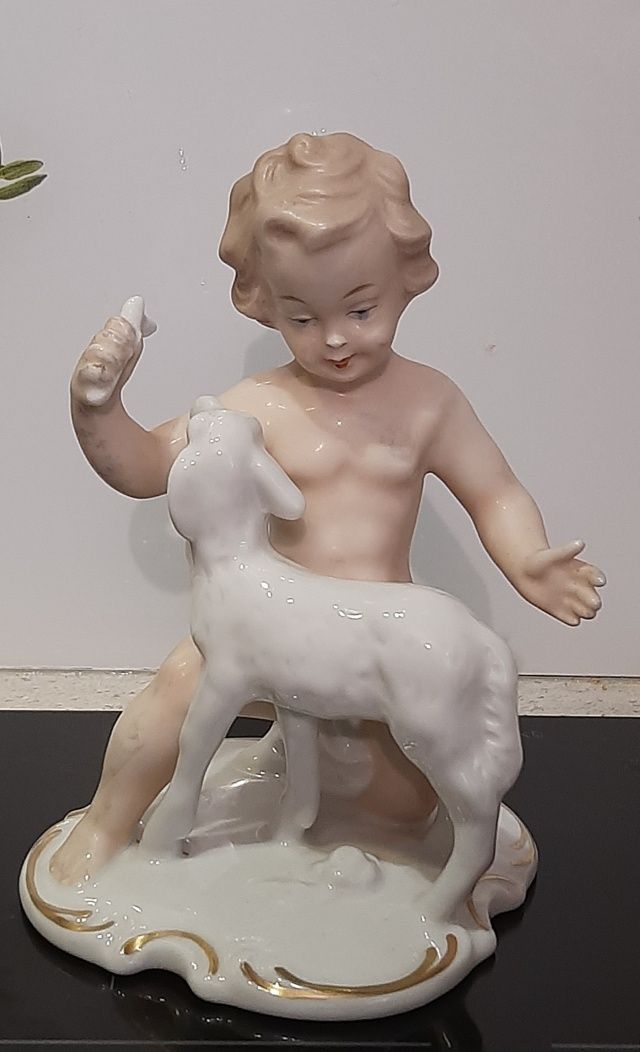 Figurka porcelanowa putto