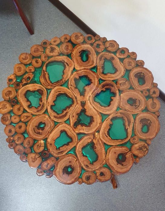 Кавовий стіл ручної роботи з дерева