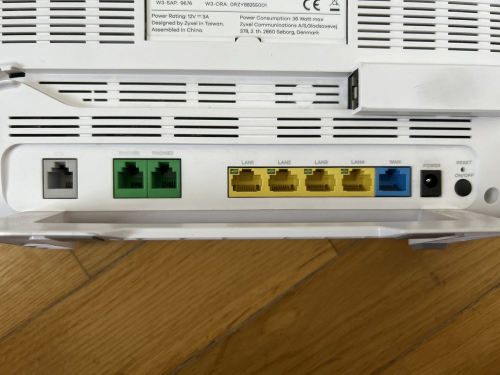 Router Zyxel com fibra otica