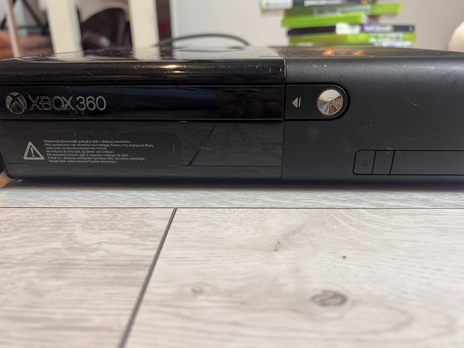 Xbox 360 dwa pady plus 12 gier
