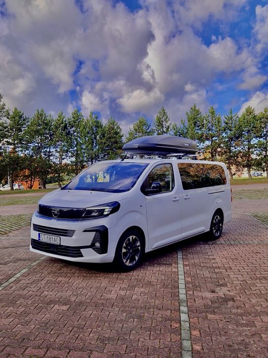 Wynajem busa Opel 9-osobowy–automat, Viniety, boks dachowy w zestawie