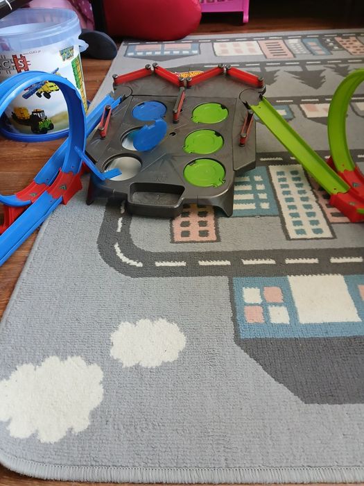 Tor Hot Wheels z autami