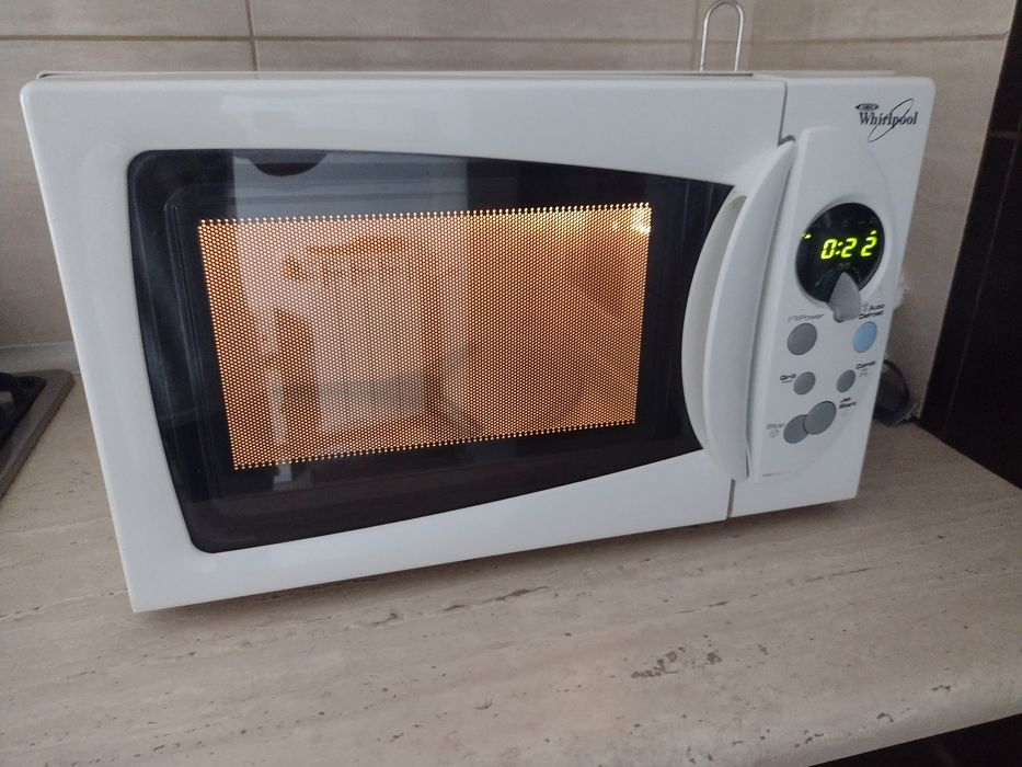 kuchenka mikrofalowa, mikrofalówka Whirlpool z grillem