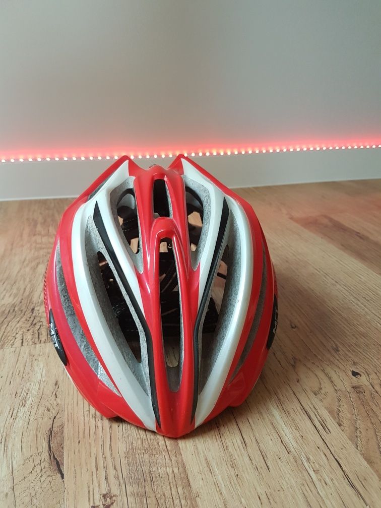 Kask Met Estro czerwono biały rozmiar M (54-57)