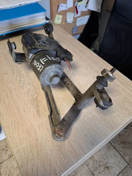 Seat Leon II Mechanizm k Wycieraczek Prawy 120 024A