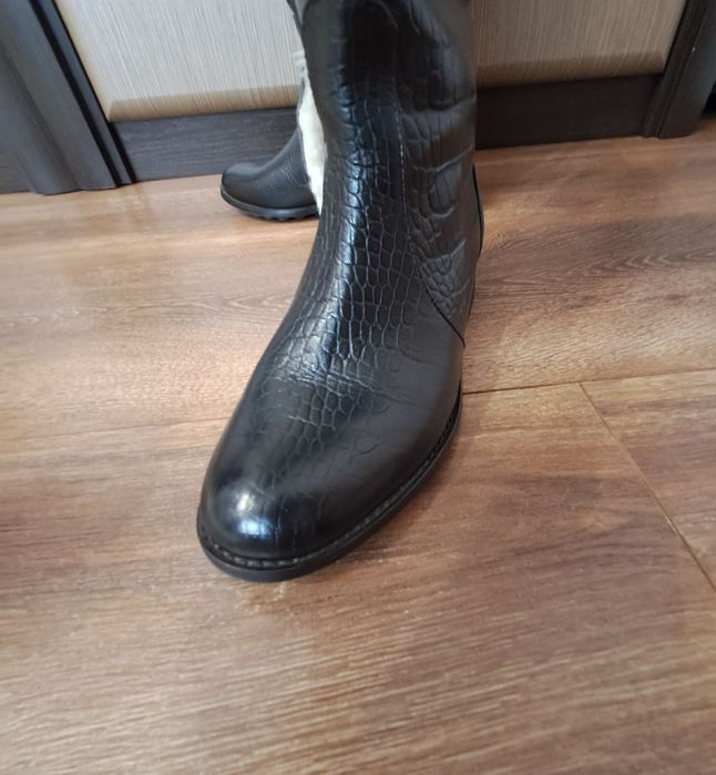 Жіноче взуття, шкіряні зимові чоботи,розмір 36