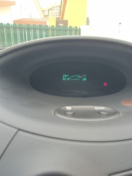 Toyota Toyota D-4D (2003)        
Carro estimado e muito económico,