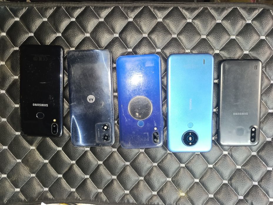 Мобільні телефони на запчастини або відновлення Samsung/redmi/motorola