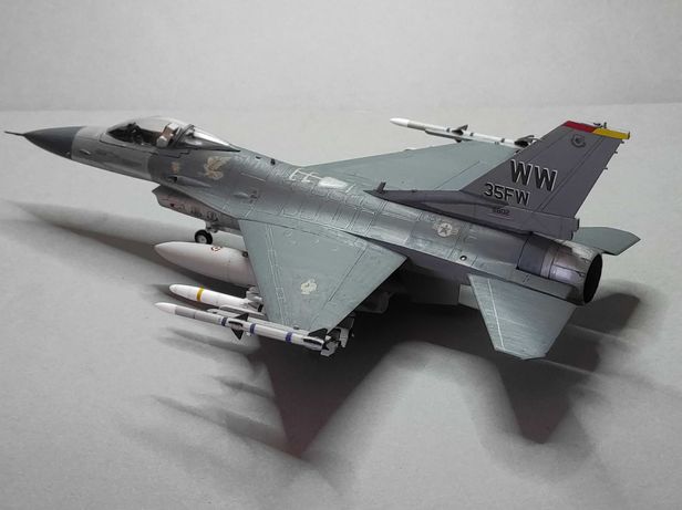 Model samolotu F-16CJ - wersja USA