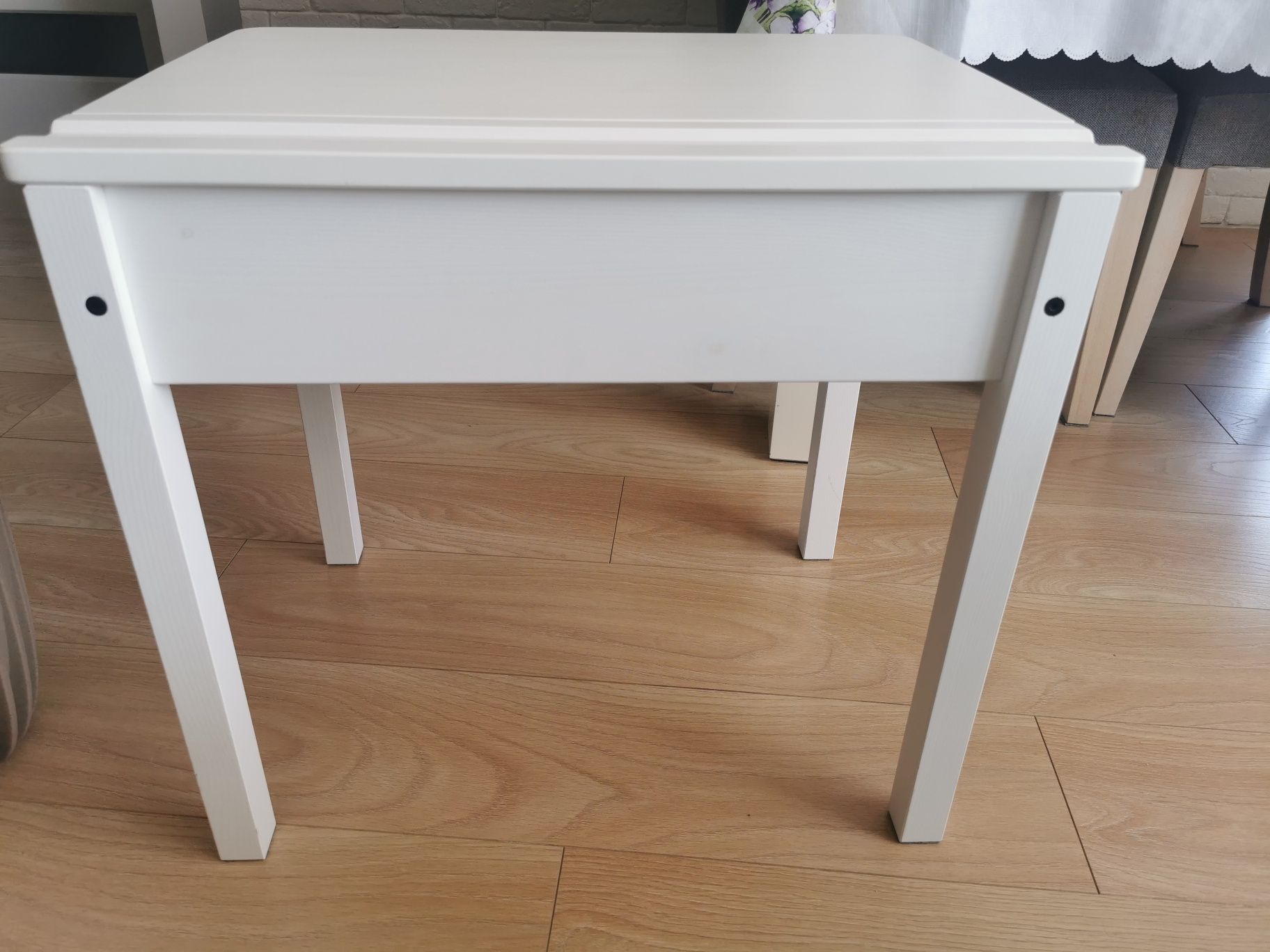Sundvik ikea stolik, biurko dla dziecka biały