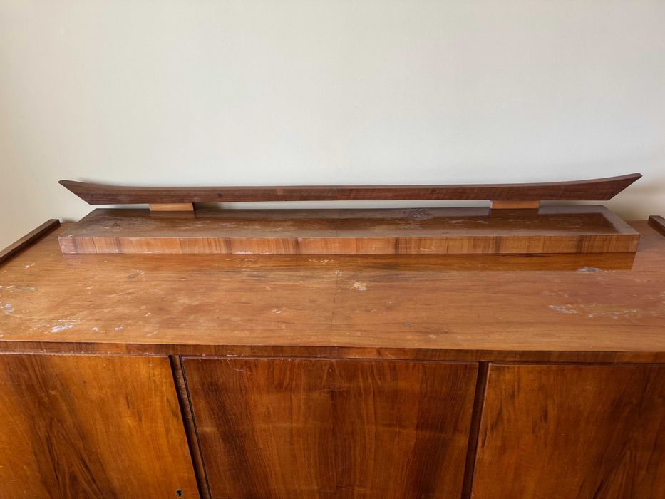 Kredens z drewna z PRL'u