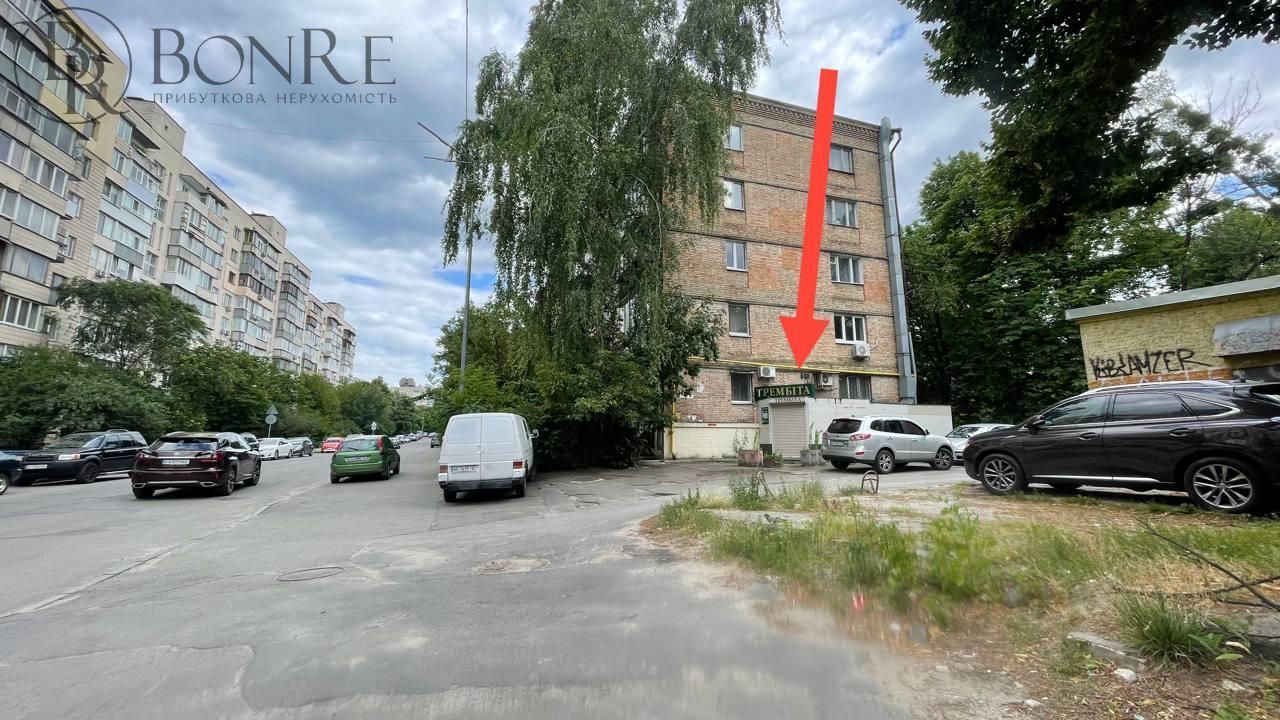 Продаж торгового приміщення по вул. Карела Чапека, 256м2.