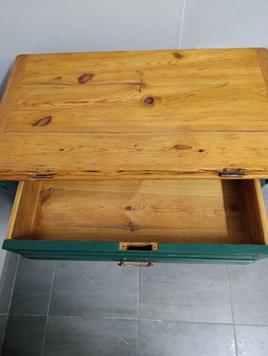 Szafka drewniana z rozkładanym blatem