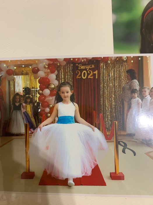 Святкова сукня на дівчинку.