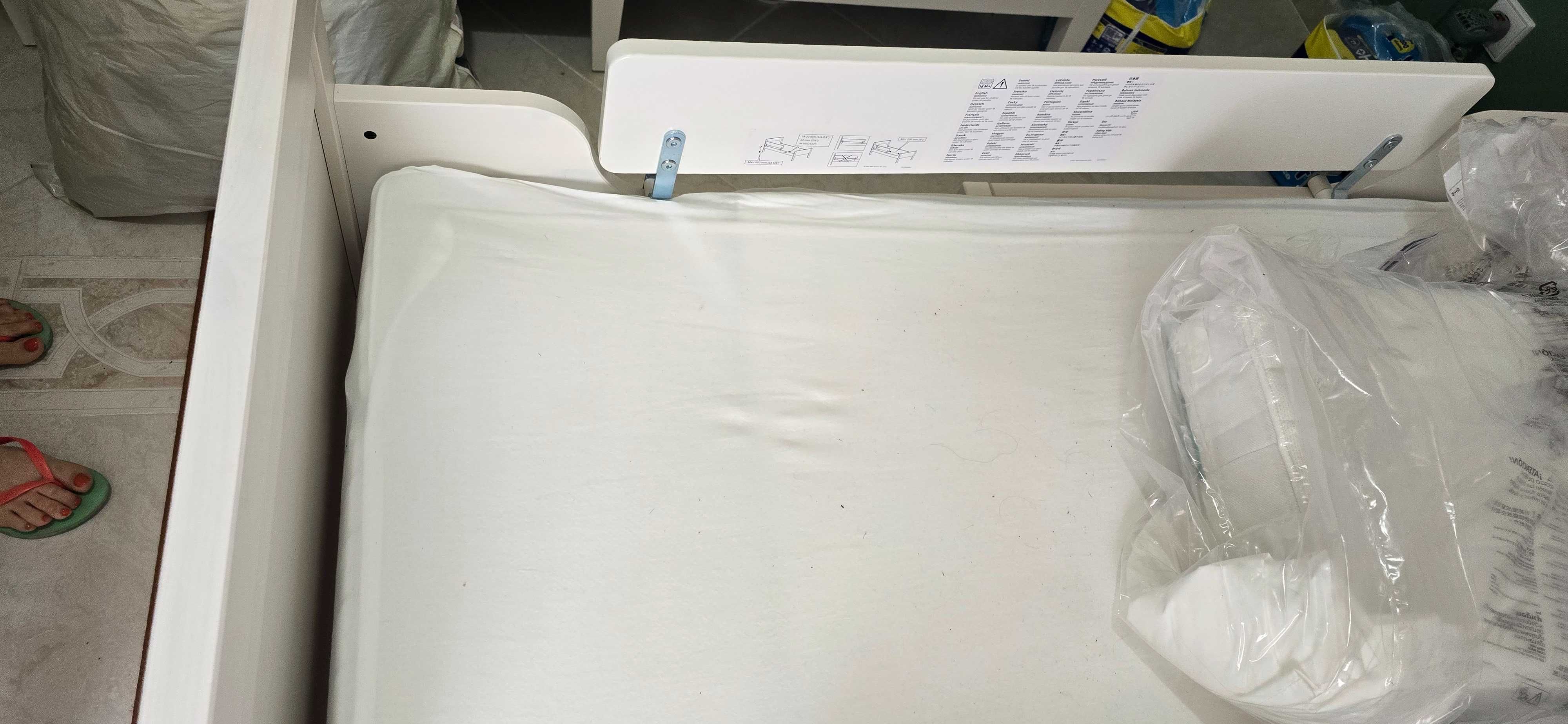 Vendo Cama de criança  com colchão e suportes laterais
