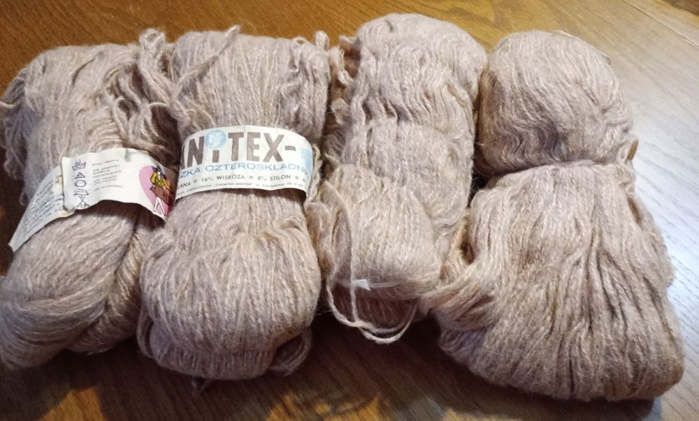 Włóczka beżowa 4 składnikowa - 4 motki