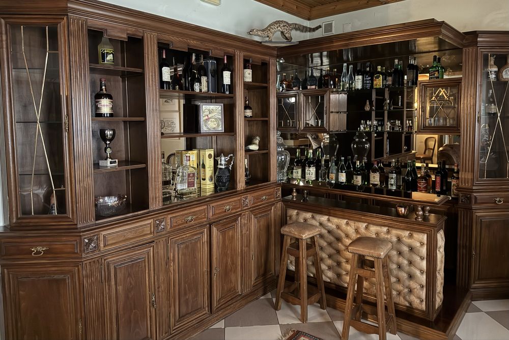 Movel BAR em madeira maciça e pele