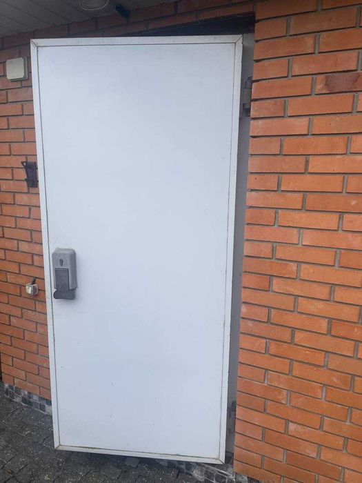 Холодильні двері для камери (морозильної/охолоджувальної)