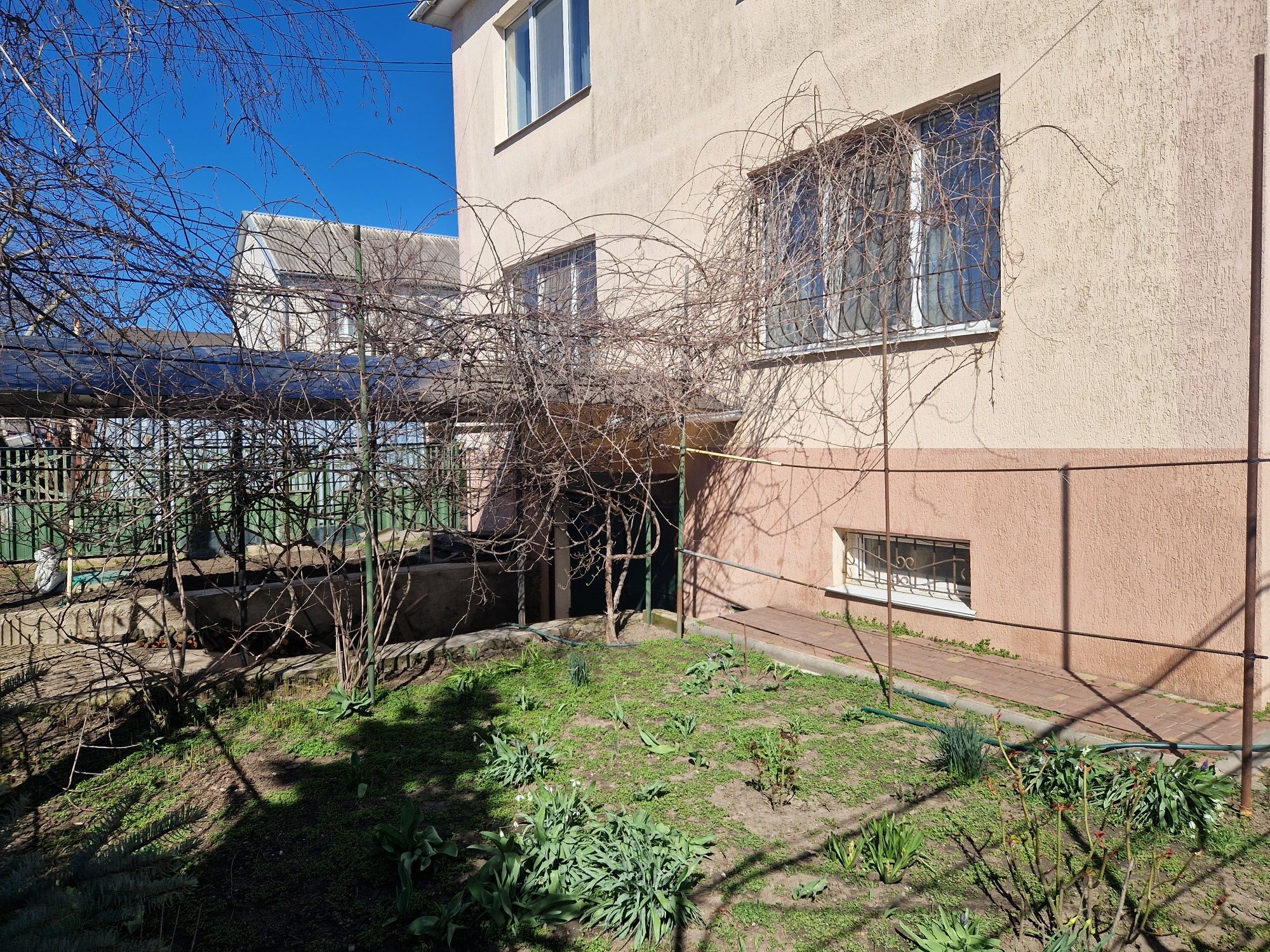 Продам хороший дом для семьи в Молодёжном в 3 км от Черноморска