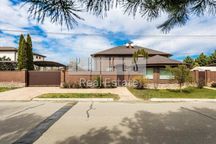 Продажа дома 250м2 бассейн, элинг для лодки, КГ Дніпрова Хвиля, Козин