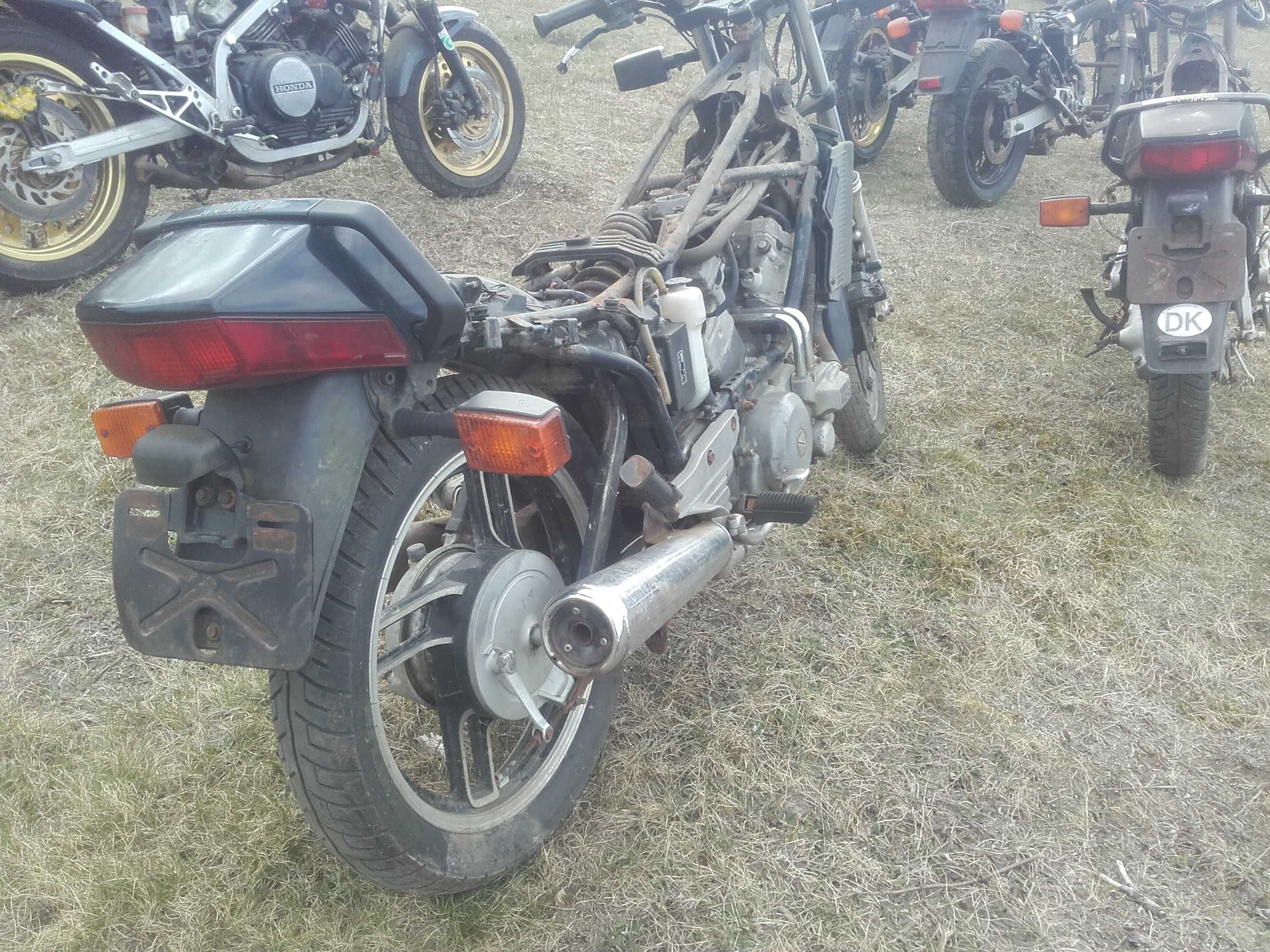 Yamaha xz550 xz 550 vision silnik lagi bak gaźniki felga koło części