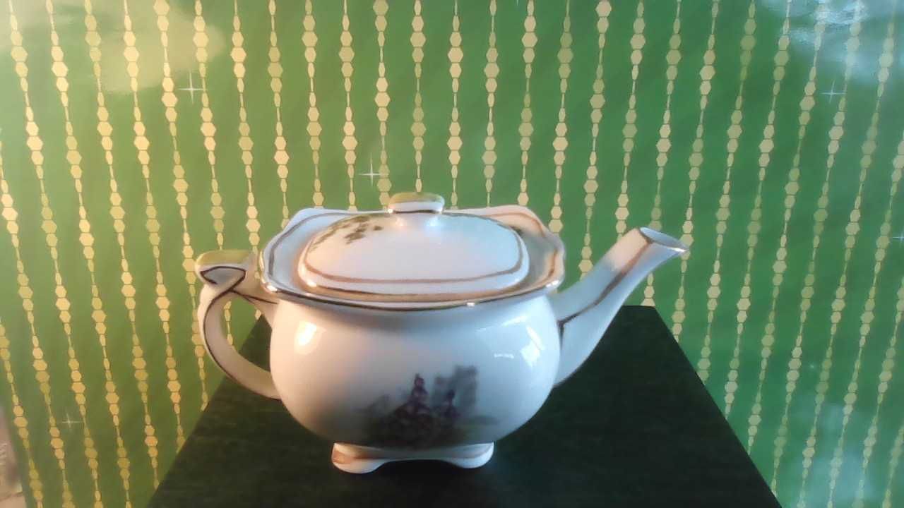 Porcelanowy czajniczek (imbryczek) dla kolekcjonerów