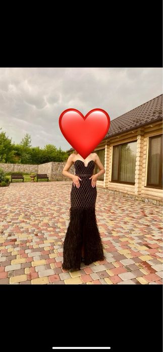 Випускні ,вечірні сукні одягнені по одному разу