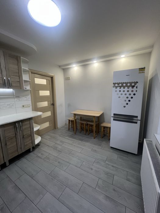 Оренда трикімнатна поблизу центру